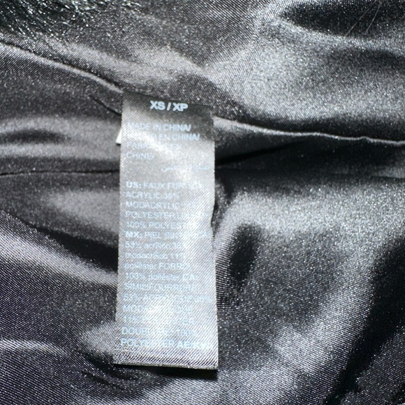 ✨NWT WHITE HOUSE BLACK MARKET black white brown patchwork faux fur vest Size XS - Picture 10 of 11